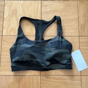 NWT Athleta Contender Printed Bra Size M in Camo